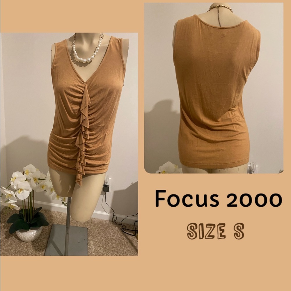 FOCUS 2000 Top Size S, WORN ONCE. CAMEL COLOR.